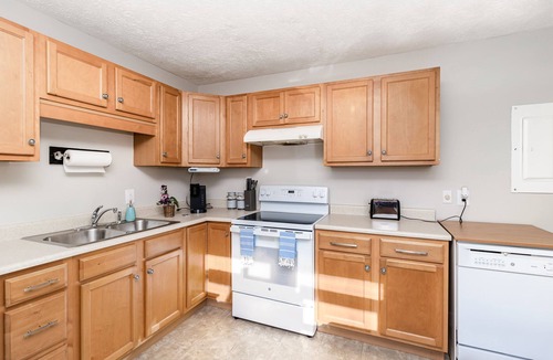 South View House | 3 BR Family Friendly Rambler