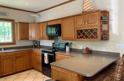 Henrico House | 3 Living spaces w/3 full Kitchens - Private Boat House & Sandy Beach