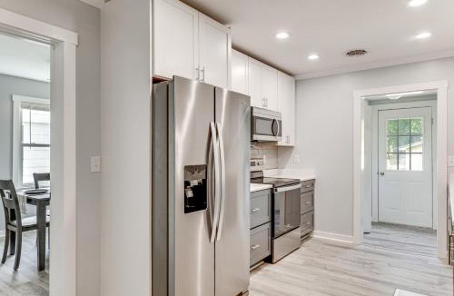 Jacksonville House | 3 Mi to Camp Lejeune Home with Fire Pit and Grill!