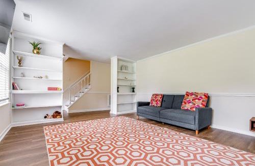 Cary House | 3 Mi to Dtwn Cary Family Home with Deck!