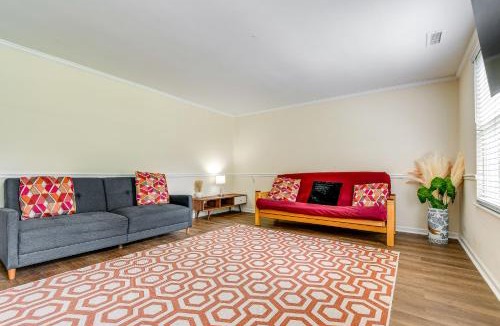 Cary House | 3 Mi to Dtwn Cary Family Home with Deck!
