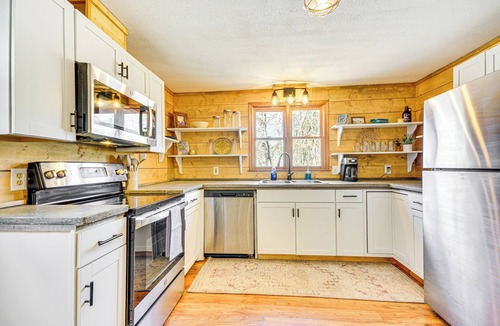 Stokes Cabin | 3 Mi to Hanging Rock State Park: Outdoor Haven!