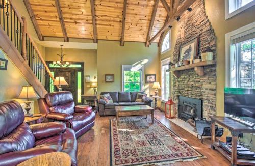 Hayesville House | 3 Mi to Museums Smoky Mountains Cabin with Deck