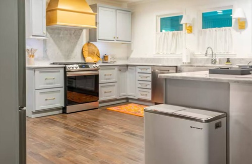 Winston - Salem House | 3 miles from Wake Forest University House/Winston-Salem-sleeps 12