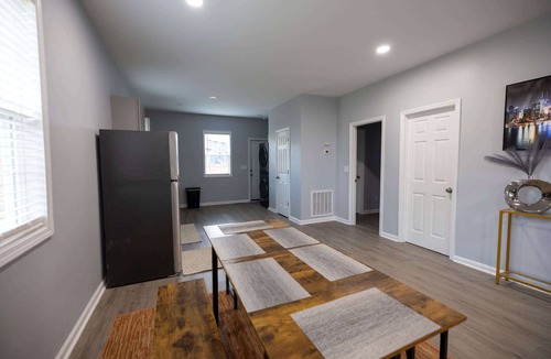 Burlington House | 3 Min to Downtown | 10 to Elon | Car Rental Avail.