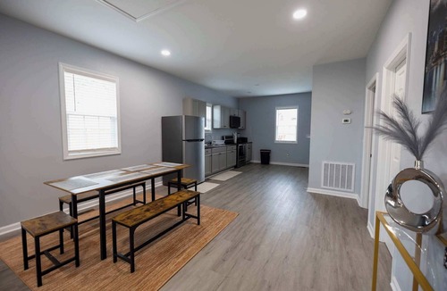 Burlington House | 3 Min to Downtown | 10 to Elon | Car Rental Avail.