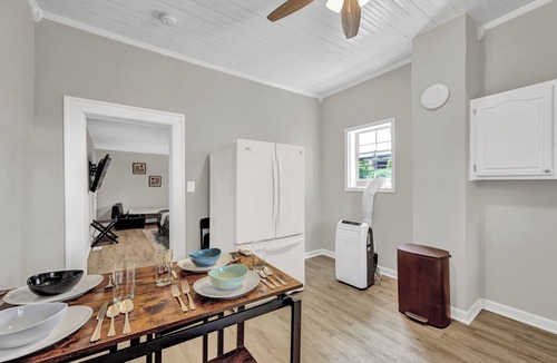 Winston - Salem Apartment | 3 mins from Downtown - PS5, King Bed & EV Charger