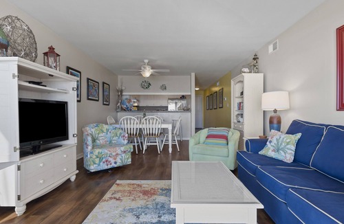Pine Knoll Shores Condo | 3 NIGHT MINIMUM SUMMER SPECIAL! GREAT FOR GUEST WHO CAN'T STAY A WEEK!