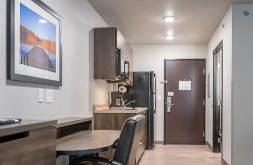 Westgate Hotel | 3 Pet-Friendly Rooms Close to Zing Zumm Museum for Fun Family Adventures