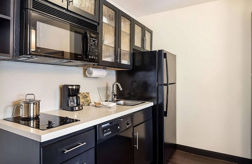 Brentwood Hotel | 3 Pet-Friendly Suites w/Kitchen l Close to Nashville Zoo & Local Trails