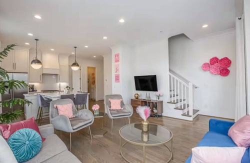 Rolling Mill Hill Apartment | 3 Private Homes Walk2Boradway