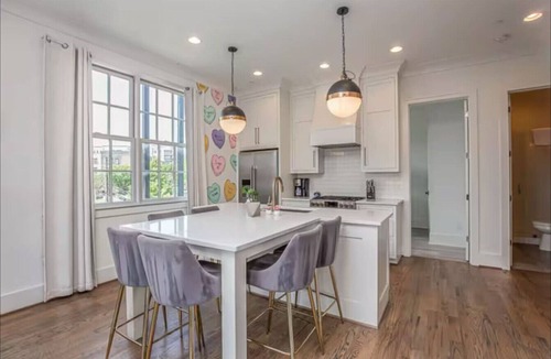 Rolling Mill Hill Apartment | 3 Private Homes Walk2Boradway