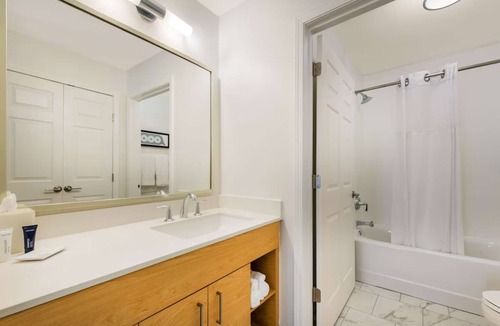 Arrowood Hotel | 3 Quiet Suites Ideal for Business Stays or Getaways Close to Major Attractions