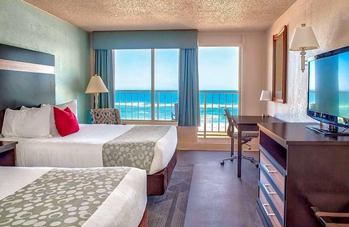 Kill Devil Hills Hotel | 3-Star Hotel ∙ Ramada Plaza by Wyndham Nags Head Oceanfront