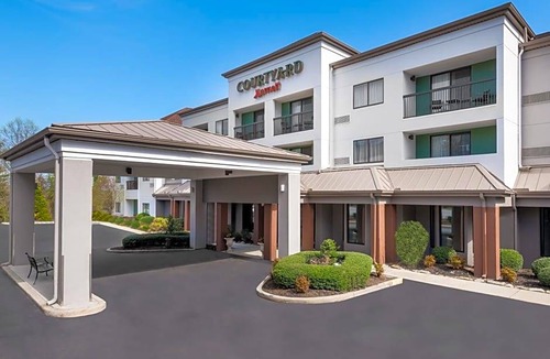 Asheville Hotel | 3-Star Hotel ∙ Courtyard Asheville