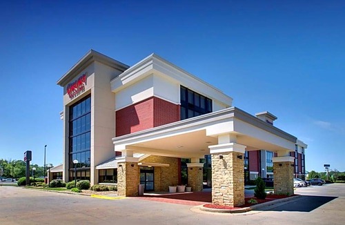 Greensboro Hotel | 3-Star Hotel ∙ Drury Inn & Suites Greensboro