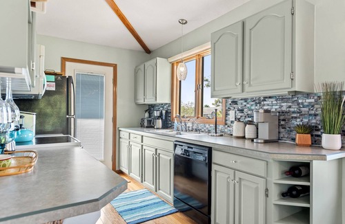 Southern Shores House | 3 Weeks On The Shores: Private Heated Pool & Hot Tub, Tiki Bar & Putting green