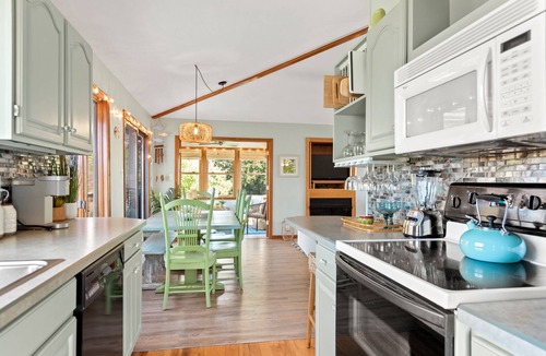 Southern Shores House | 3 Weeks On The Shores: Private Heated Pool & Hot Tub, Tiki Bar & Putting green