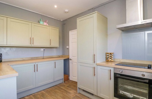 Bromham Cottage | 3 WOODS FARM HOUSE, family friendly, with a garden in Devizes