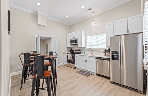 Kings Mountain House | 30+ DAY STAY KINGS MOUNTAIN BUNGALOW - ROOM A
