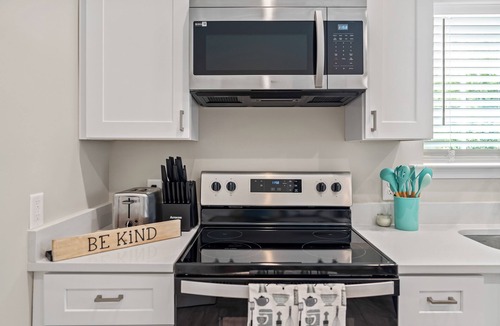 Kings Mountain House | 30+ DAY STAY KINGS MOUNTAIN BUNGALOW - ROOM A