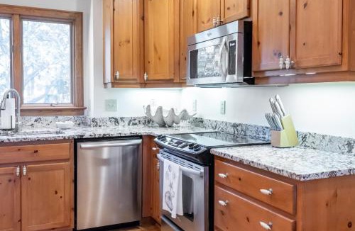 Vanderhorst Plantation House | 30 Marsh Cottage Lane by Akers Ellis Rentals