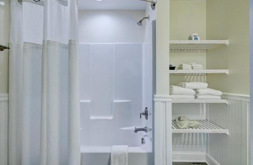 Surf City Hotel | 3004 Queen Suite, 3rd Floor Oasis