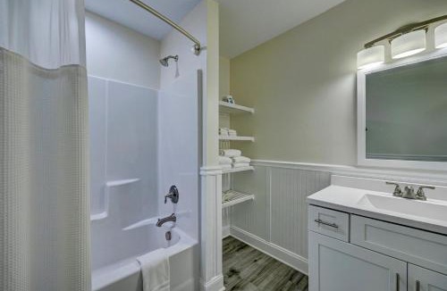 Surf City Hotel | 3004 Queen Suite, 3rd Floor Oasis