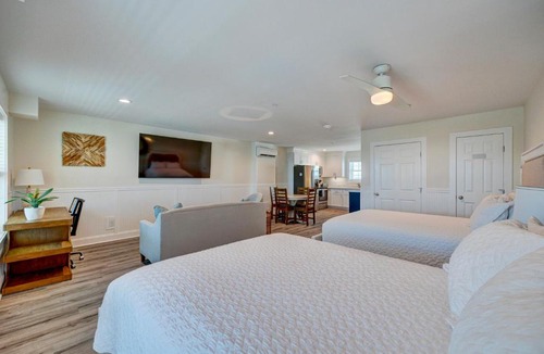 Surf City Hotel | 3005 Queen Suite, 3rd Floor Surfside