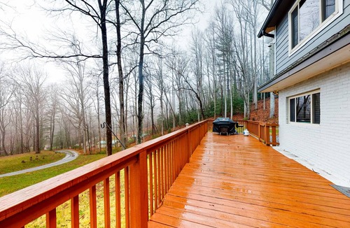 Hendersonville House | 301 m² House ∙ 4 bedrooms ∙ 12 guests