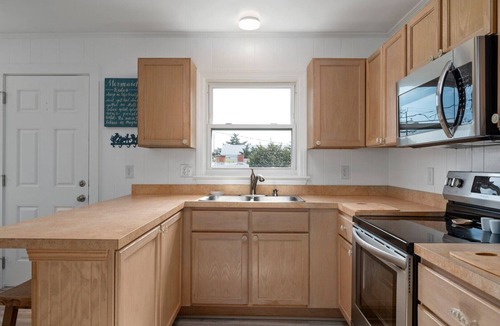 Colington House | 306 Newly Renovated & Central Location