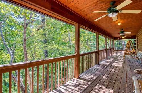 Lake Lure House | 307 m² House ∙ 3 bedrooms ∙ 12 guests