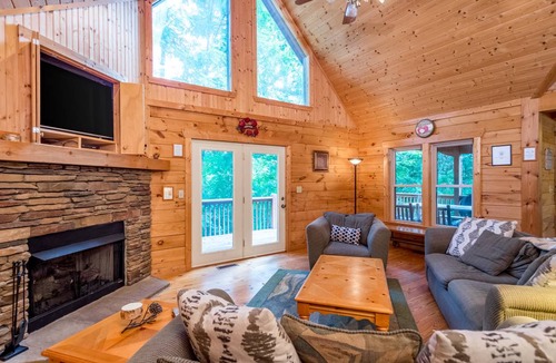 Lake Lure House | 307 m² House ∙ 3 bedrooms ∙ 12 guests