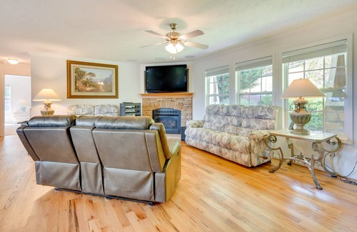 Hendersonville House | 315 m² House ∙ 3 bedrooms ∙ 6 guests