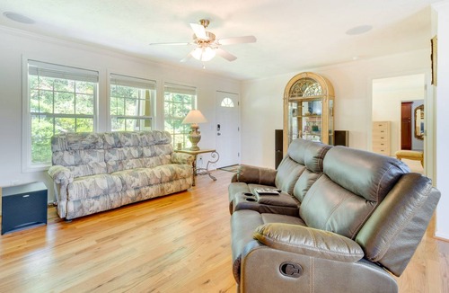 Hendersonville House | 315 m² House ∙ 3 bedrooms ∙ 6 guests