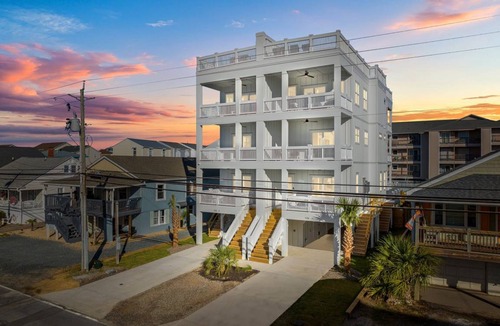 North Carolina Coast House | 316 m² Maisonette ∙ 4 bedrooms ∙ 12 guests