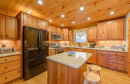 Boone Cabin | 328 m² Cabin ∙ 3 bedrooms ∙ 8 guests