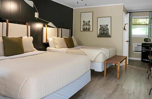 Chimney Rock Hotel | 33 m² Motel ∙ 2 bedrooms ∙ 5 guests