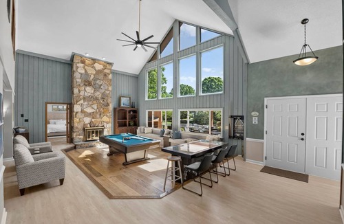 Mayhew House | 332 m² House ∙ 5 bedrooms ∙ 16 guests
