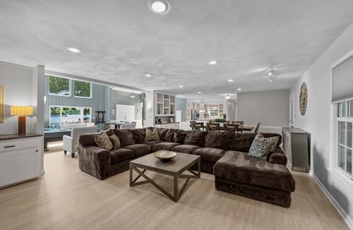 Mayhew House | 332 m² House ∙ 5 bedrooms ∙ 16 guests
