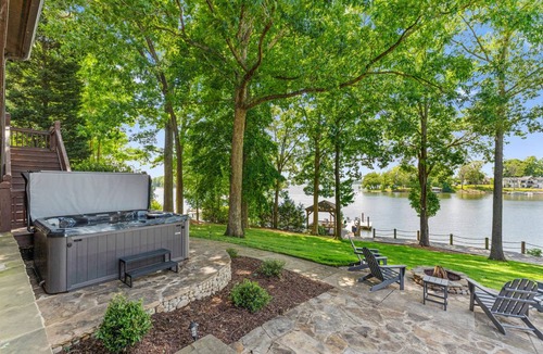 Mayhew House | 343 m² House ∙ 5 bedrooms ∙ 16 guests