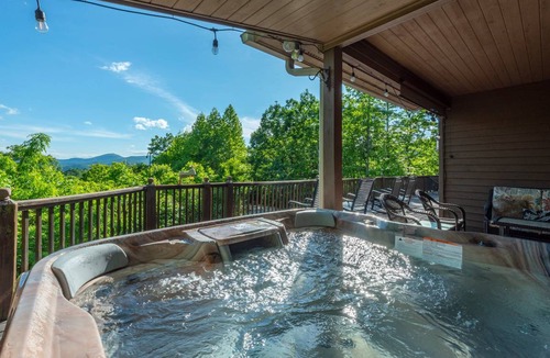 Old Fort Cabin | 347 m² Cabin ∙ 3 bedrooms ∙ 8 guests