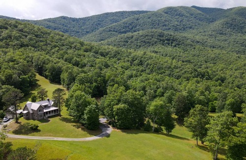 Balsam Grove House | 350 m² House ∙ 4 bedrooms ∙ 8 guests
