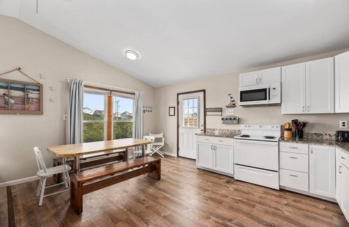 South Nags Head House | 352 - South Nags Head Rental - Spacious Rooms - Short Walk to the Beach!