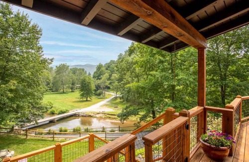 Sugar Grove Cabin | 358 m² Cabin ∙ 3 bedrooms ∙ 17 guests