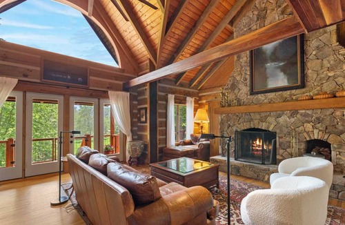 Sugar Grove Cabin | 358 m² Cabin ∙ 3 bedrooms ∙ 17 guests