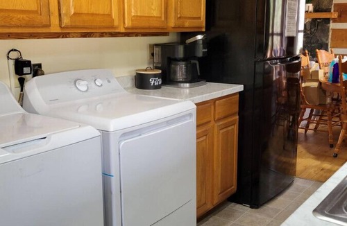Purlear Cabin | 36 North | Blueberry Hideaway Cabin | Hot Tub