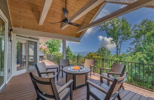 Laurel Park House | 362 m² House ∙ 3 bedrooms ∙ 14 guests
