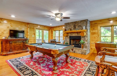 Burnsville House | 362 m² House ∙ 5 bedrooms ∙ 14 guests