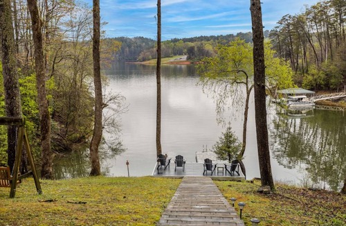 Wilkesboro House | 367 m² House ∙ 4 bedrooms ∙ 8 guests